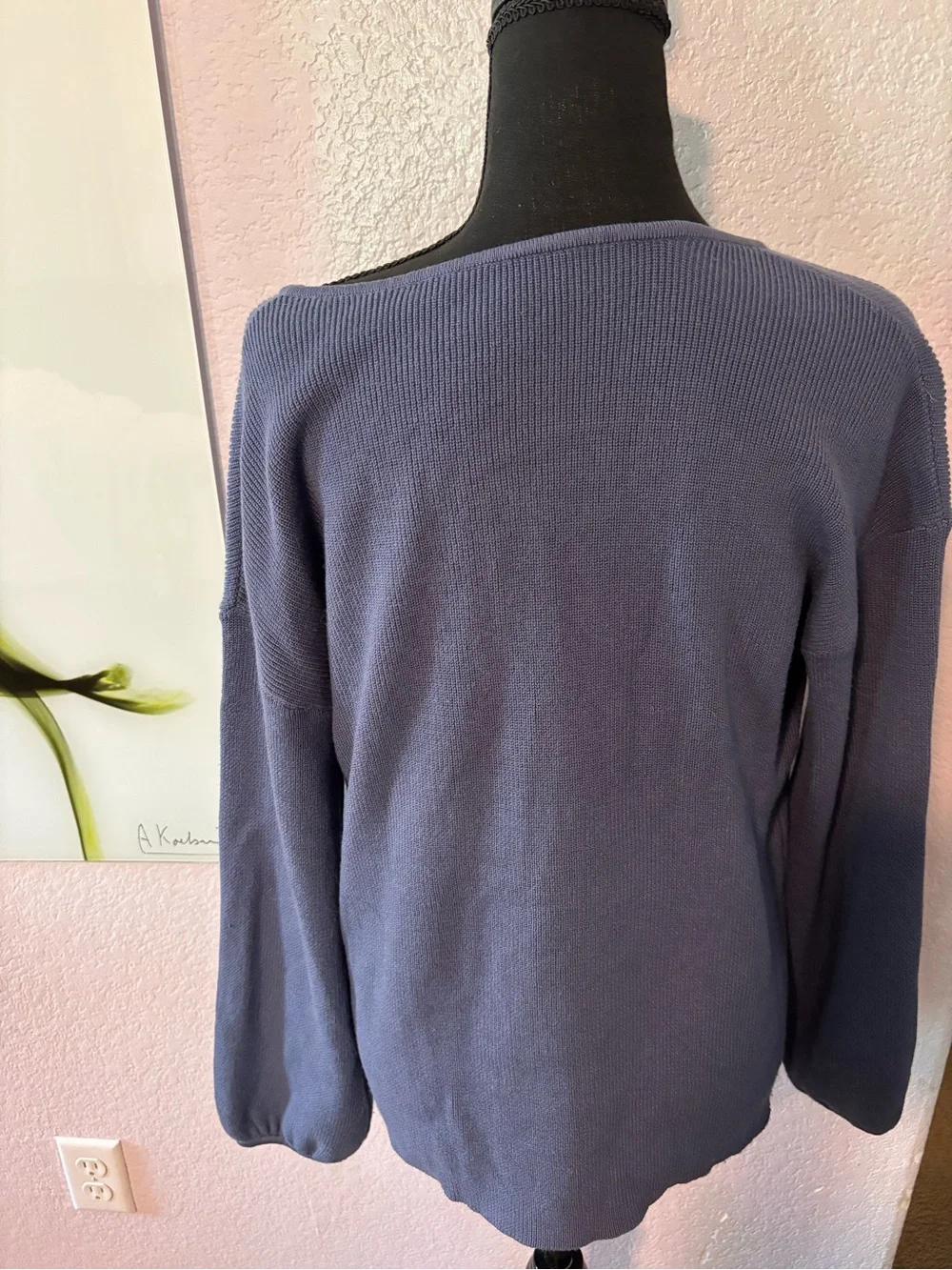 Shirt size small - Picture 3 of 4